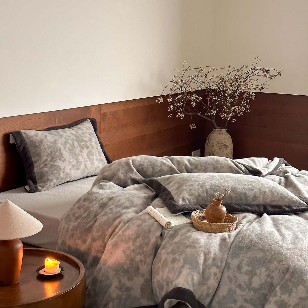 91家纺网 家纺一手货源 找家纺 赫帛 2026新款数码直喷羊毛绒四件套-茵蔓 茵蔓-蓝灰色