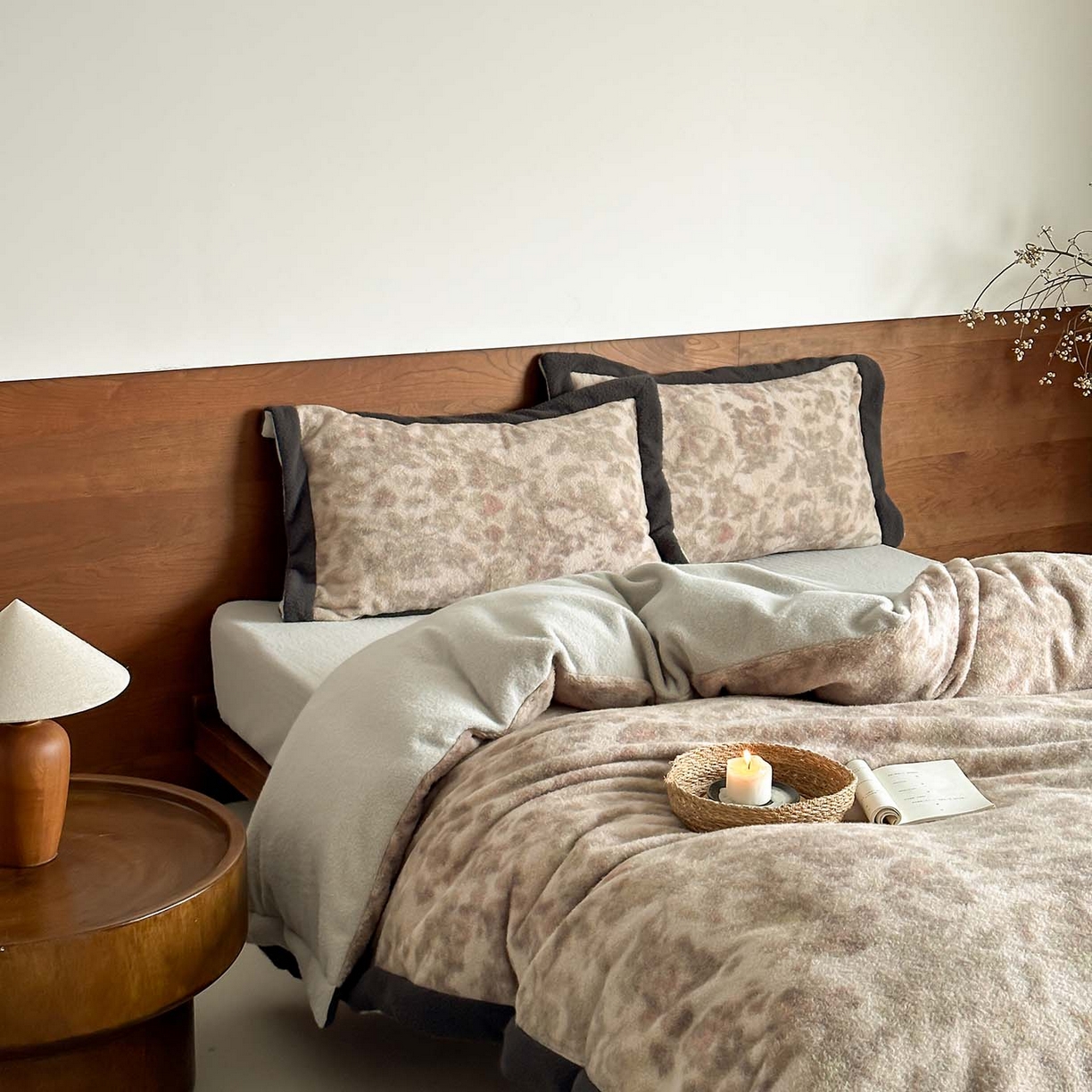 91家纺网 家纺一手货源 找家纺 赫帛 2026新款数码直喷羊毛绒四件套-茵蔓 茵蔓-绿灰色