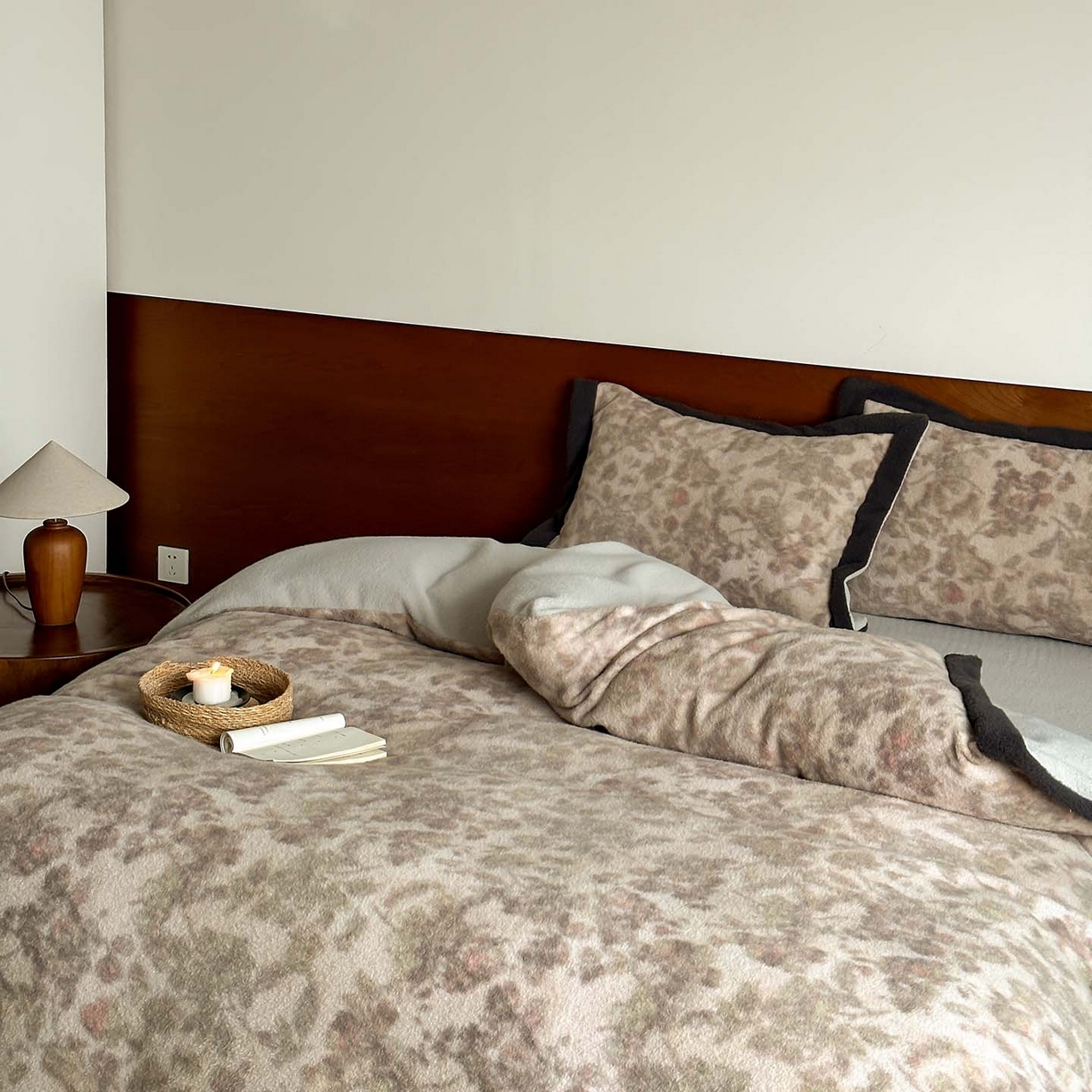 91家纺网 家纺一手货源 找家纺 赫帛 2026新款数码直喷羊毛绒四件套-茵蔓 茵蔓-绿灰色