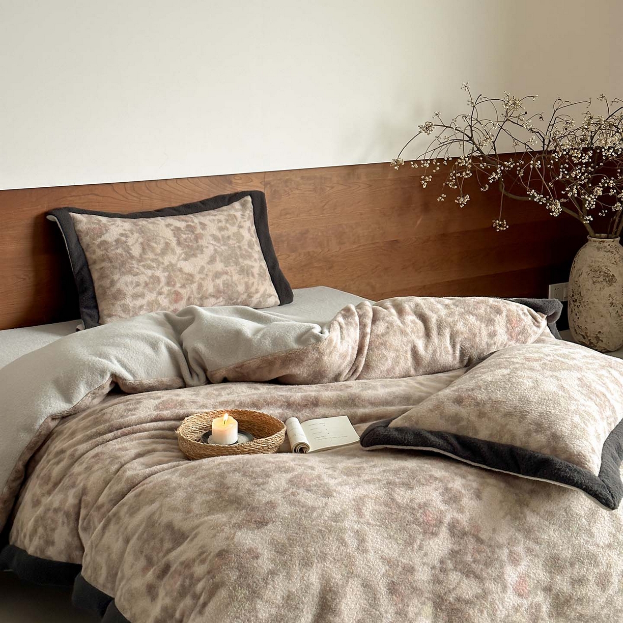 91家纺网 家纺一手货源 找家纺 赫帛 2026新款数码直喷羊毛绒四件套-茵蔓 茵蔓-绿灰色