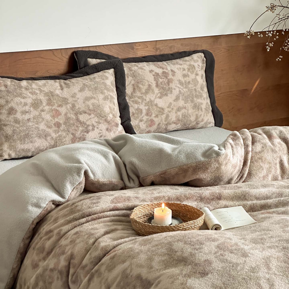 91家纺网 家纺一手货源 找家纺 赫帛 2026新款数码直喷羊毛绒四件套-茵蔓 茵蔓-绿灰色