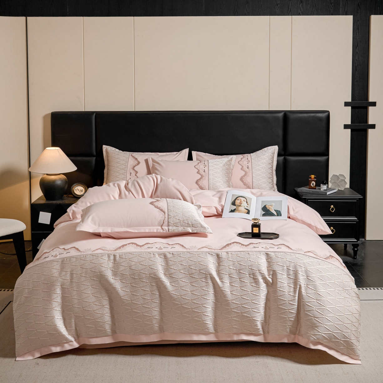 91家纺网 家纺一手货源 找家纺 （总）鑫豪家纺 2026新款高精密重工刺绣拼接四件套-路威尔