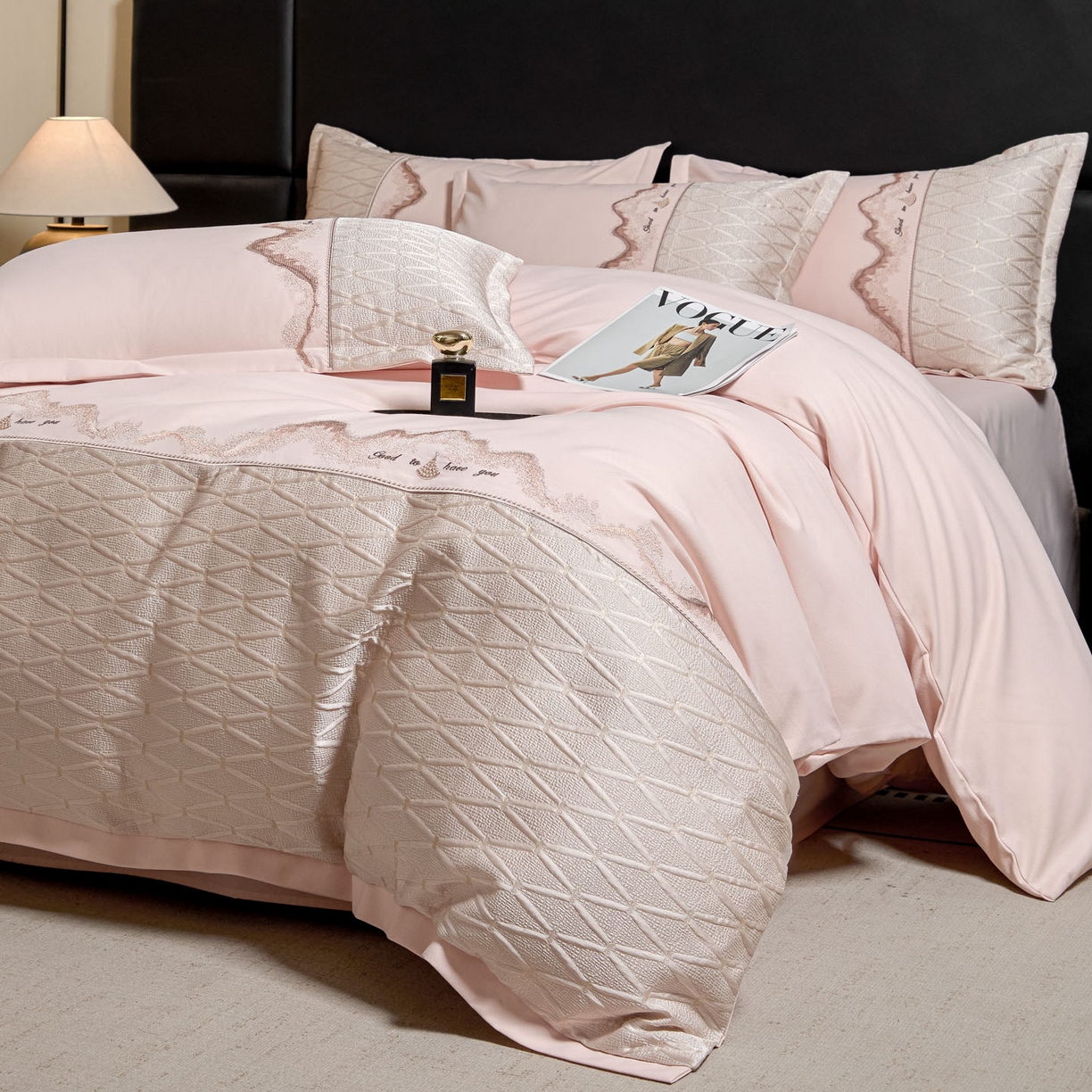 91家纺网 家纺一手货源 找家纺 （总）鑫豪家纺 2026新款高精密重工刺绣拼接四件套-路威尔