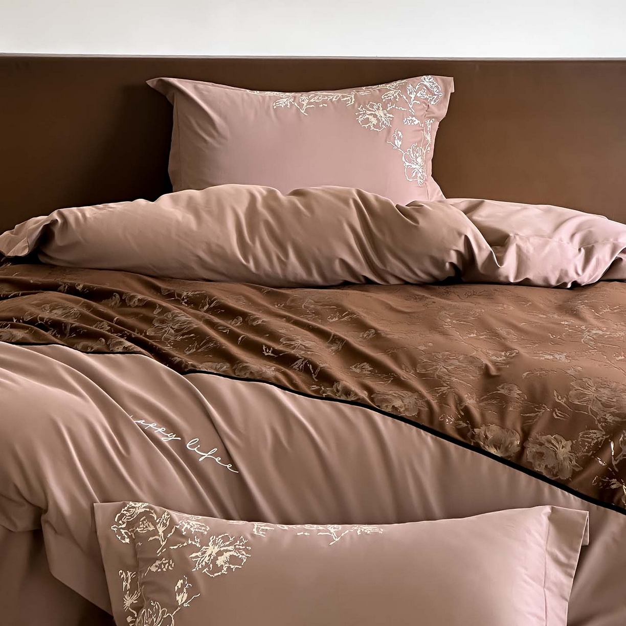 91家纺网 家纺一手货源 找家纺 赫帛 2026新款刺绣磨毛四件套-郁金香 郁金香-棕色