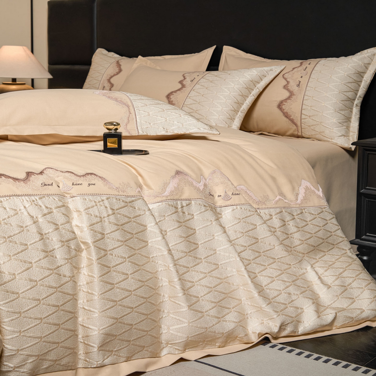 91家纺网 家纺一手货源 找家纺 鑫豪家纺 2026新款高精密重工刺绣拼接四件套-路威尔 路威尔-香槟