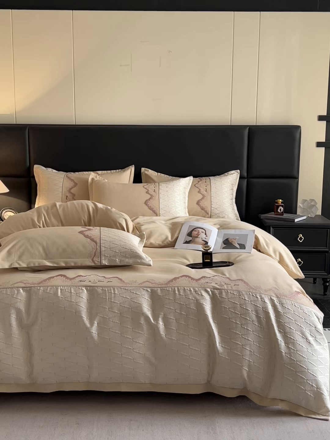 91家纺网 家纺一手货源 找家纺 鑫豪家纺 2026新款高精密重工刺绣拼接四件套-路威尔 路威尔-香槟