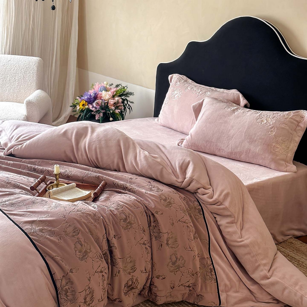 91家纺网 家纺一手货源 找家纺 （总）赫帛 2026新款刺绣鎏金绒四件套-郁金香