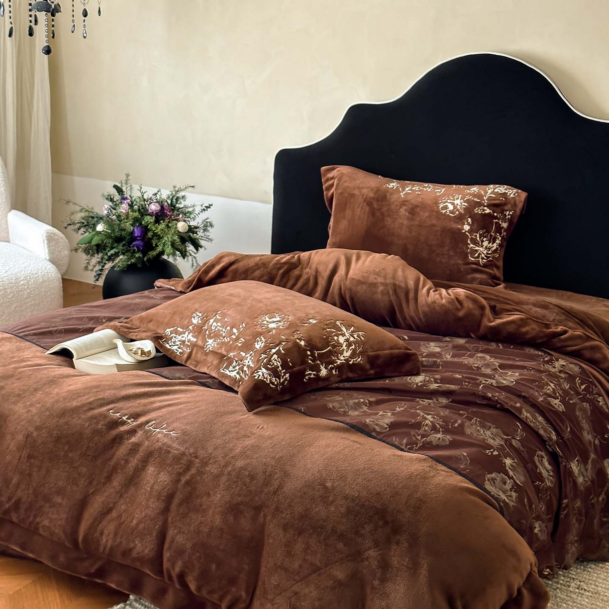 91家纺网 家纺一手货源 找家纺 赫帛 2026新款刺绣鎏金绒四件套-郁金香 郁金香-棕色