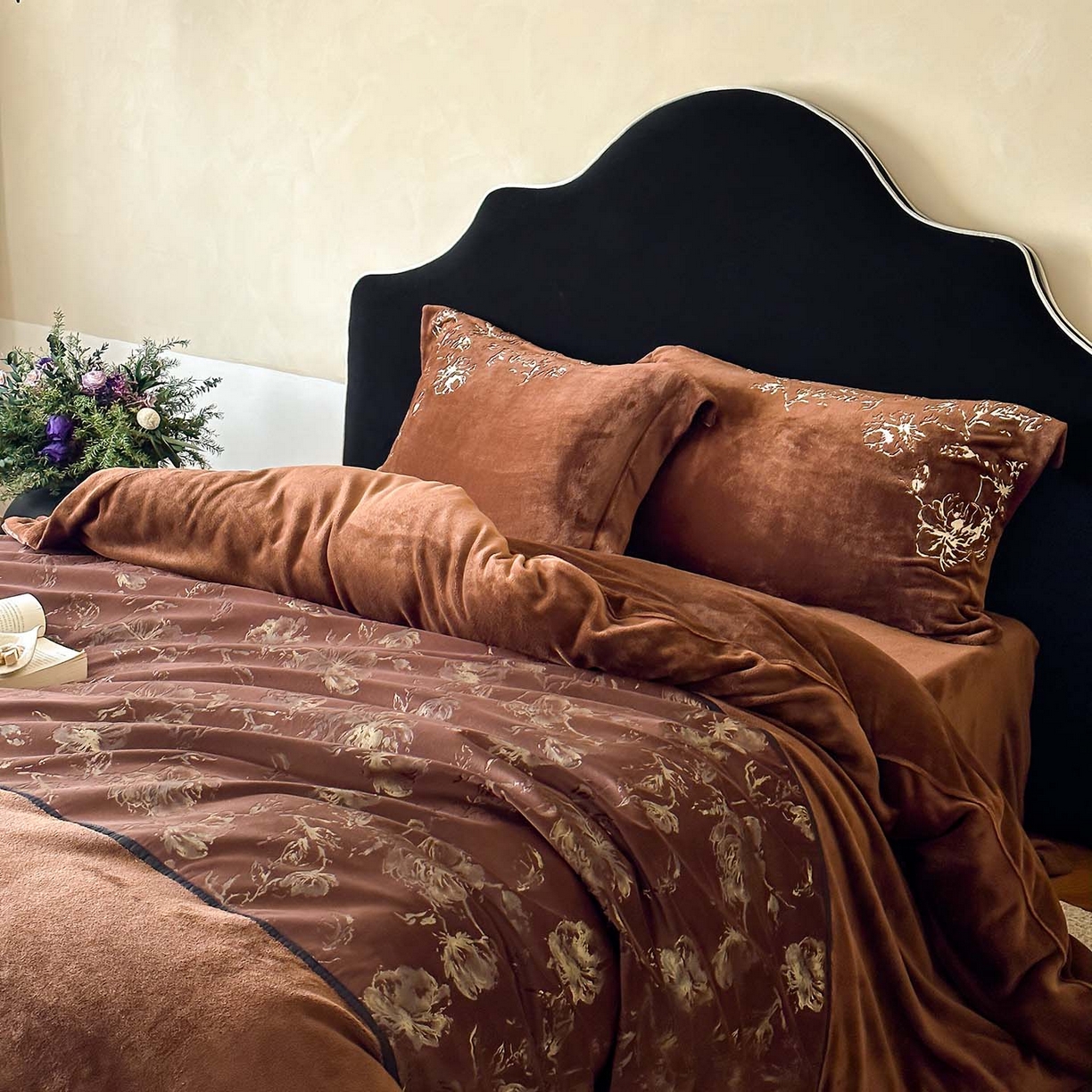 91家纺网 家纺一手货源 找家纺 赫帛 2026新款刺绣鎏金绒四件套-郁金香 郁金香-棕色