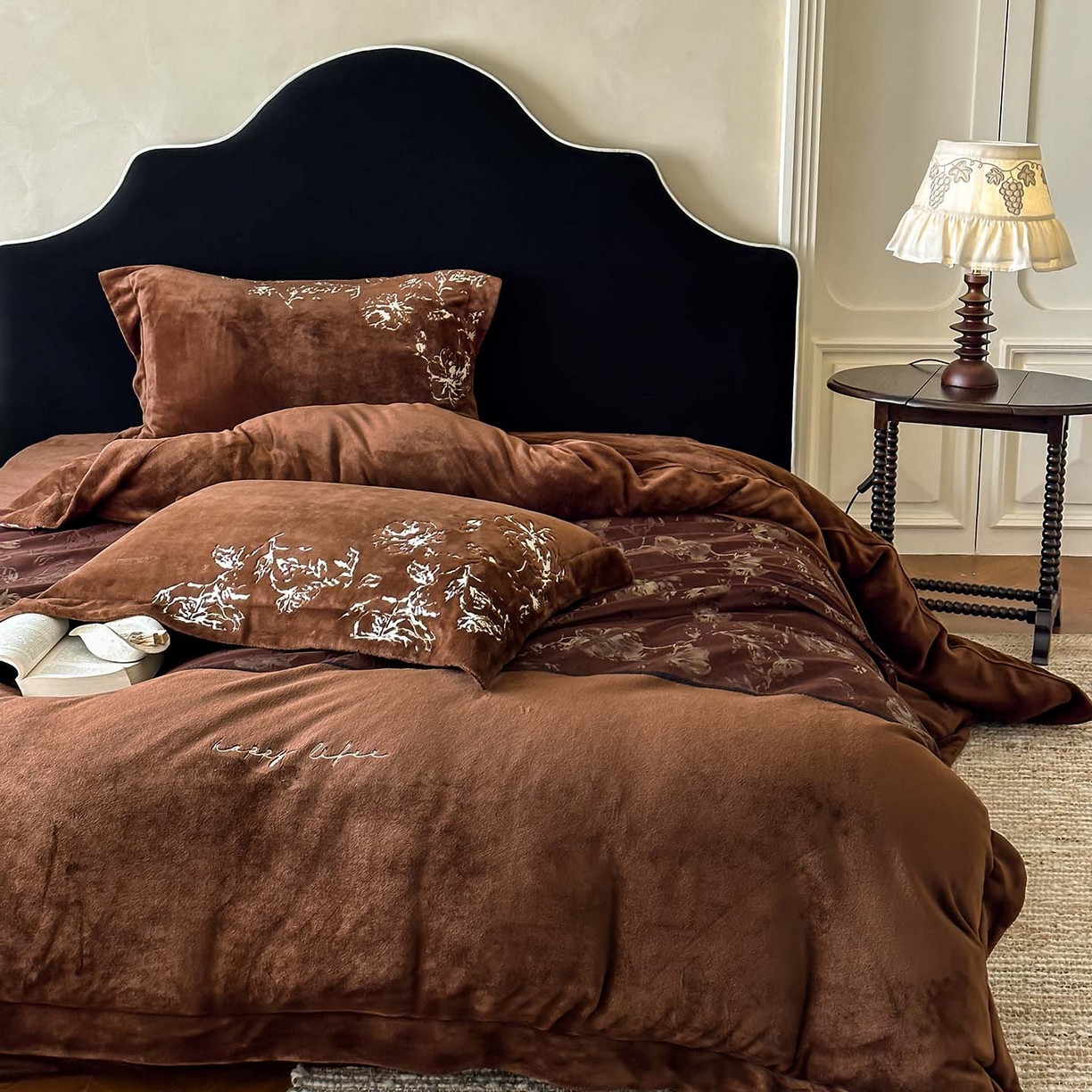 91家纺网 家纺一手货源 找家纺 赫帛 2026新款刺绣鎏金绒四件套-郁金香 郁金香-棕色
