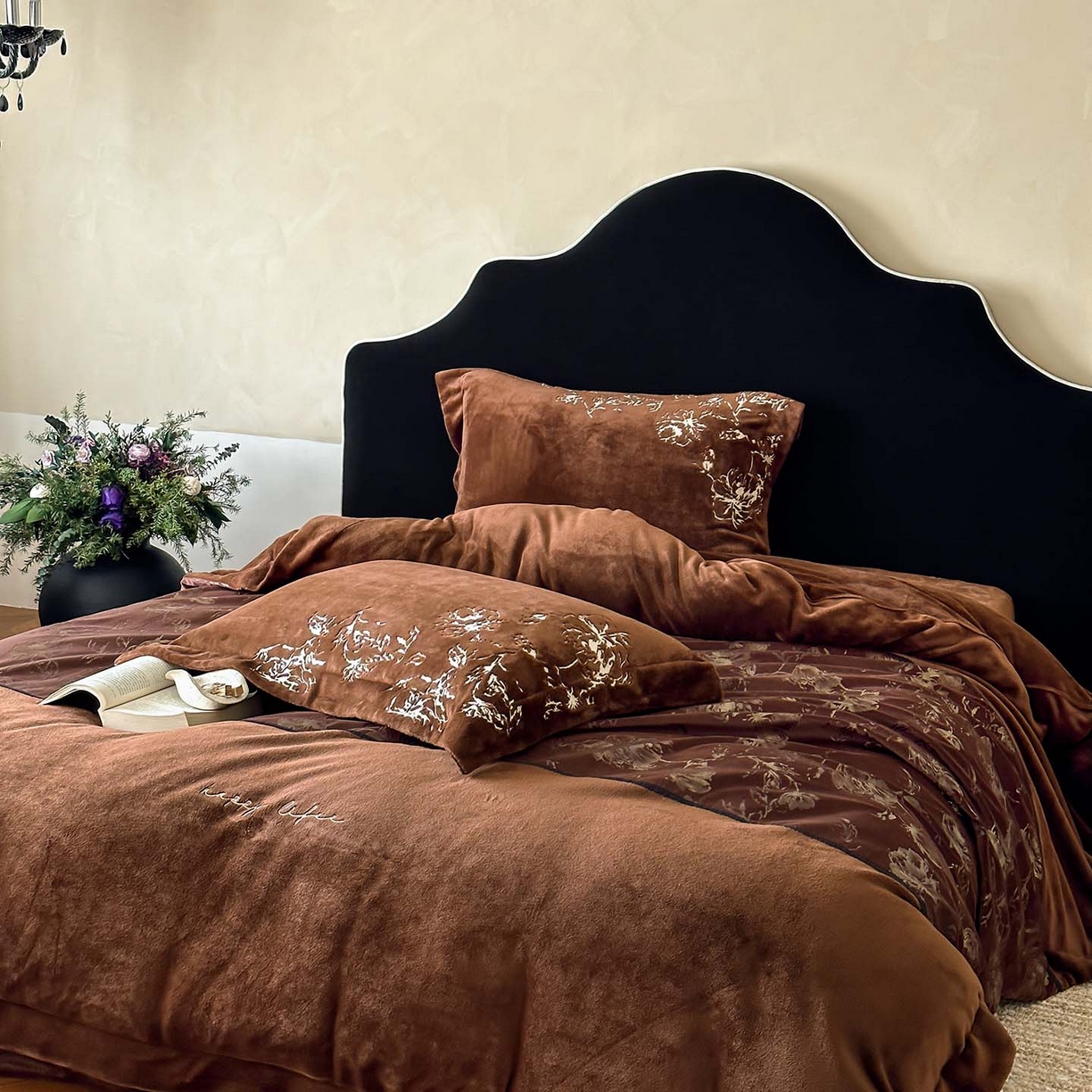 91家纺网 家纺一手货源 找家纺 赫帛 2026新款刺绣鎏金绒四件套-郁金香 郁金香-棕色