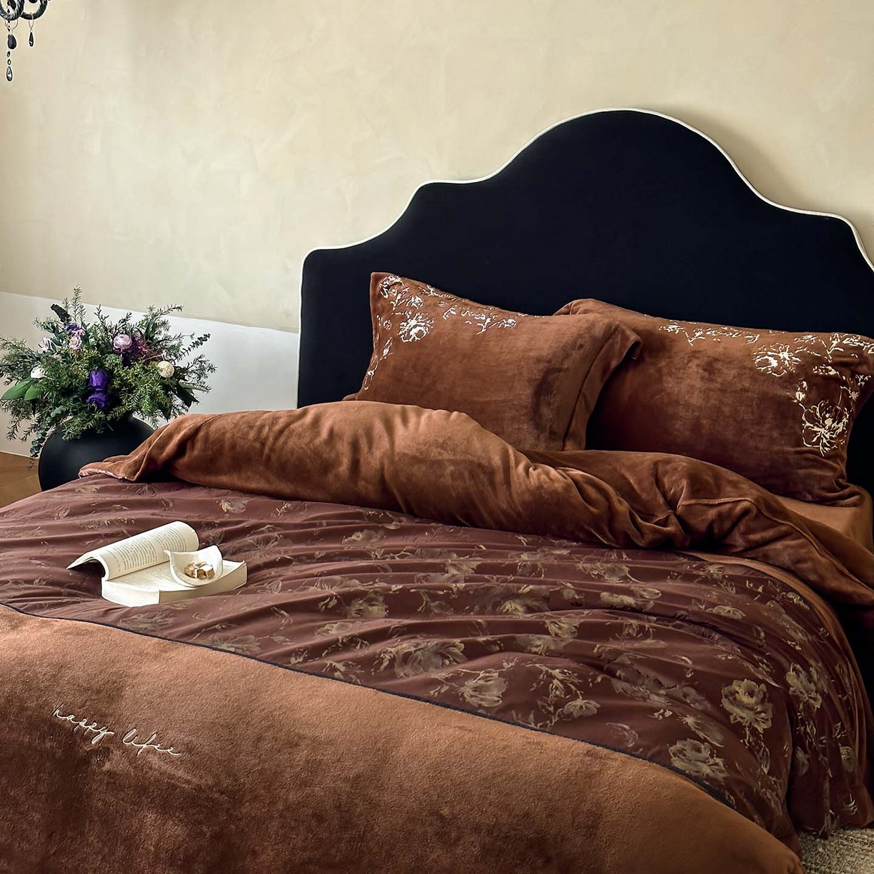91家纺网 家纺一手货源 找家纺 赫帛 2026新款刺绣鎏金绒四件套-郁金香 郁金香-棕色