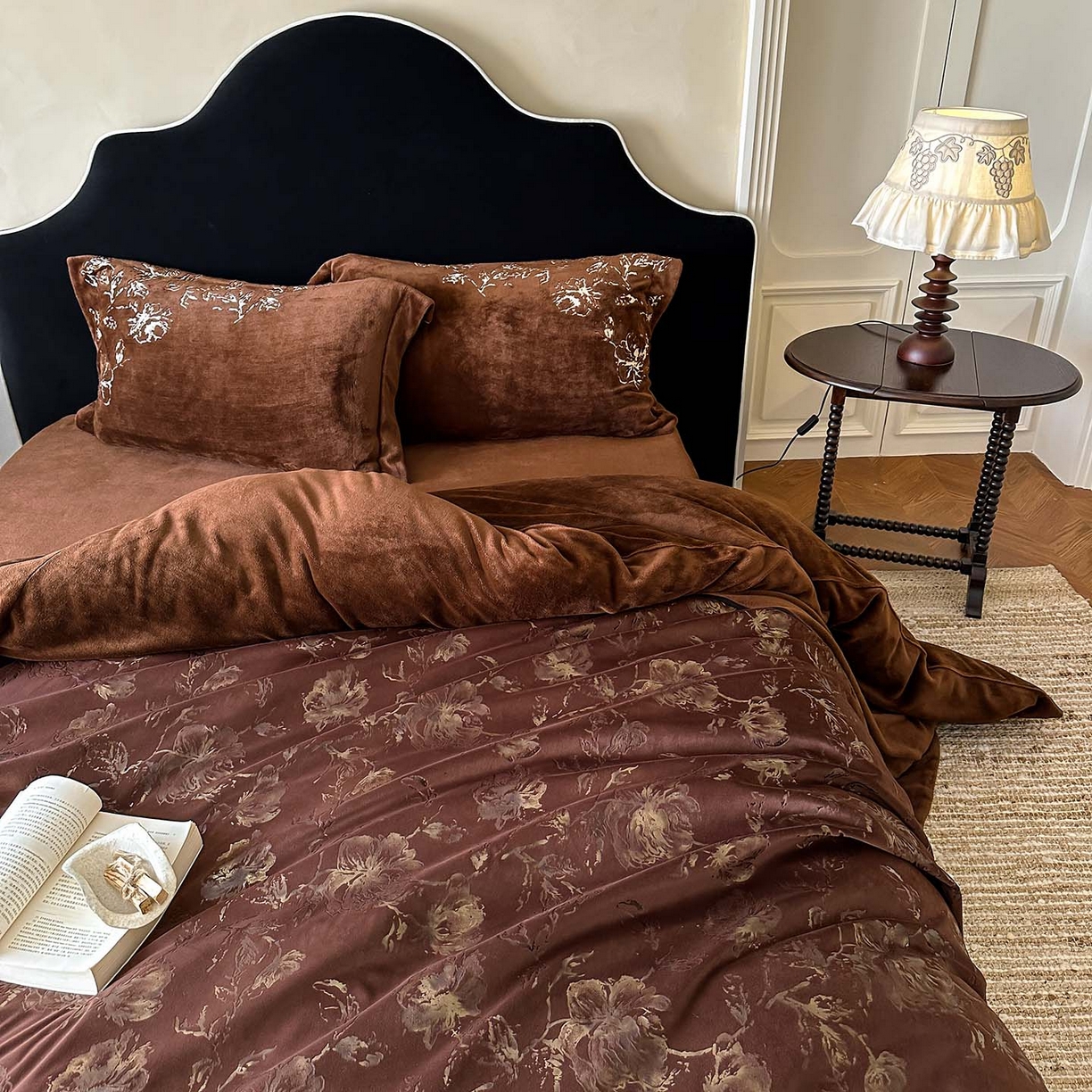 91家纺网 家纺一手货源 找家纺 赫帛 2026新款刺绣鎏金绒四件套-郁金香 郁金香-棕色