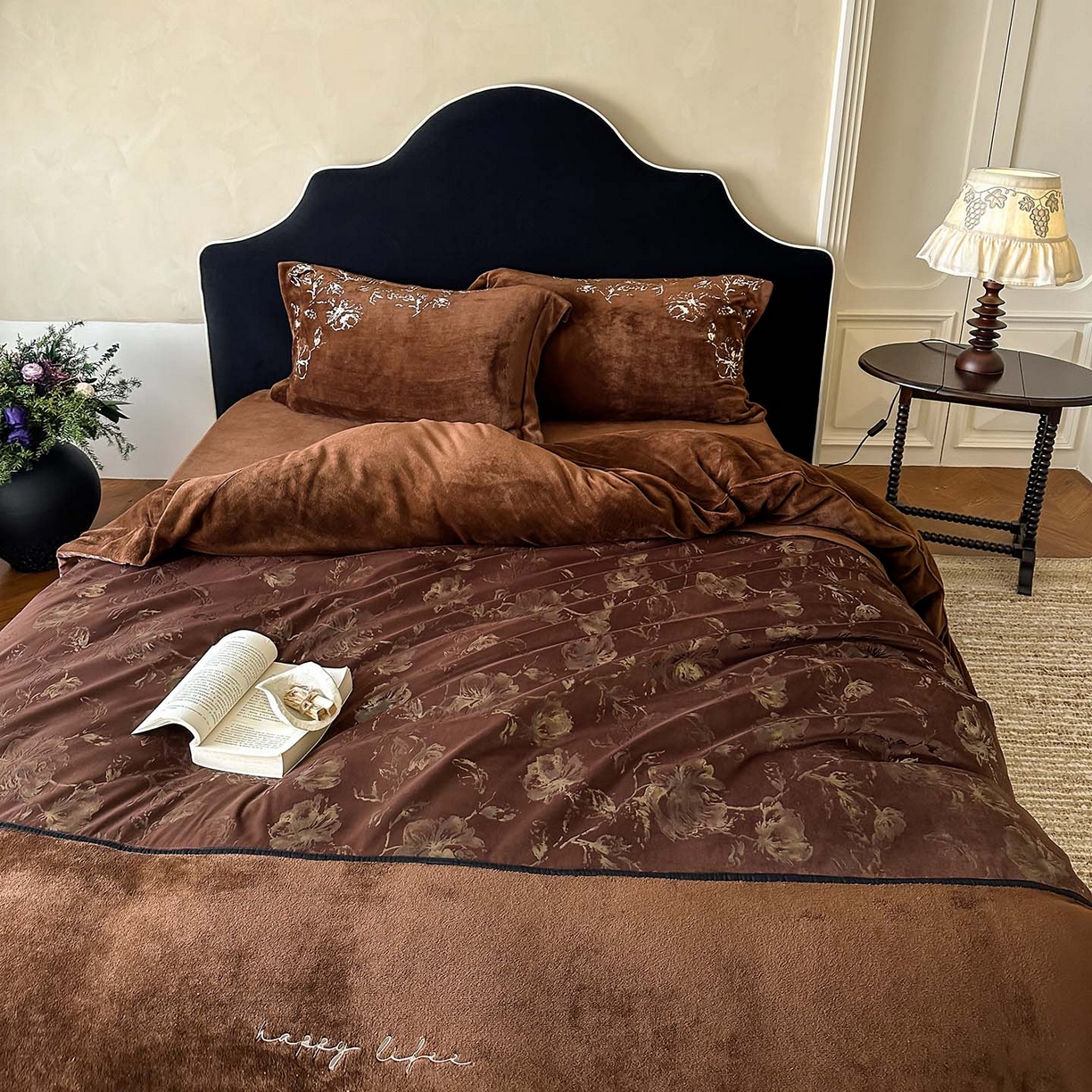 91家纺网 家纺一手货源 找家纺 赫帛 2026新款刺绣鎏金绒四件套-郁金香 郁金香-棕色