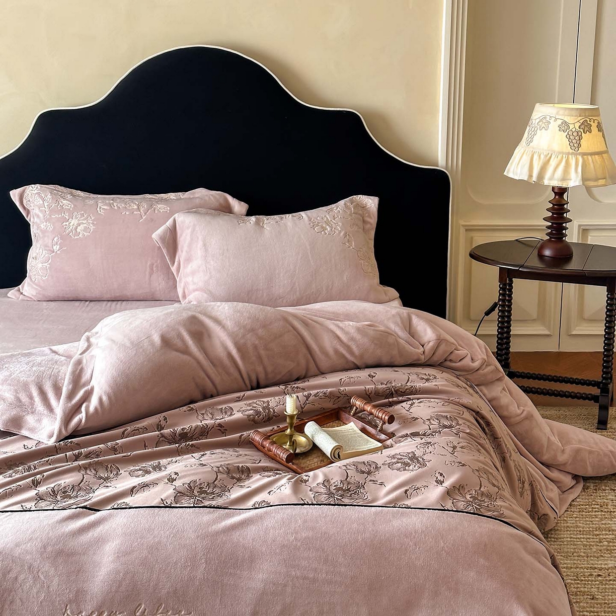 91家纺网 家纺一手货源 找家纺 赫帛 2026新款刺绣鎏金绒四件套-郁金香 郁金香-粉色