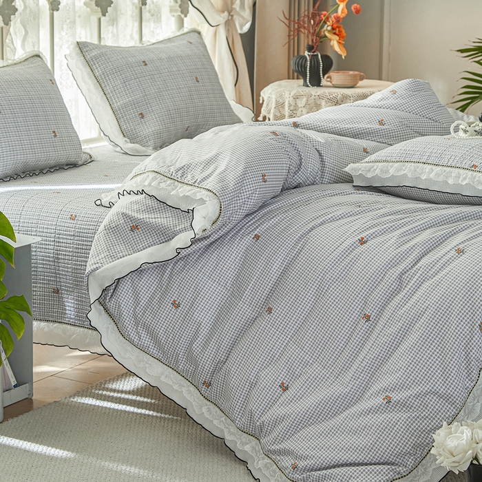 91家纺网 家纺一手货源 找家纺 源舜家纺 2026新款全棉斜纹花边床盖多功能被子四件套 动感方块-灰