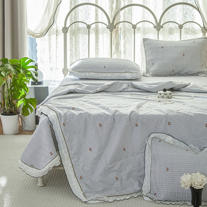 91家纺网 家纺一手货源 找家纺 源舜家纺 2026新款全棉斜纹花边床盖多功能被子四件套 动感方块-灰