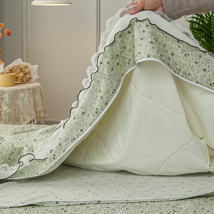 91家纺网 家纺一手货源 找家纺 源舜家纺 2026新款全棉斜纹花边床盖多功能被子四件套 沐风浅唱-绿