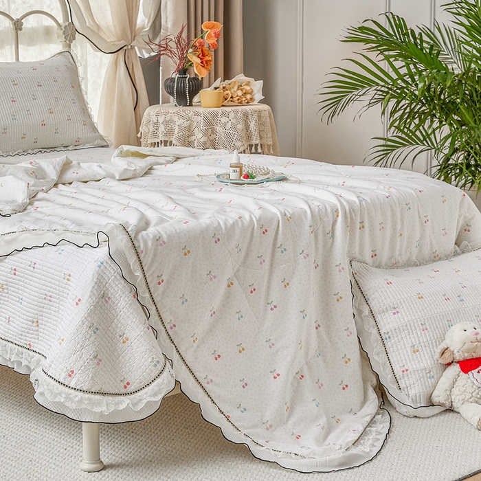 91家纺网 家纺一手货源 找家纺 源舜家纺 2026新款全棉斜纹花边床盖多功能被子四件套 小樱桃-米