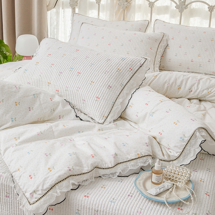 91家纺网 家纺一手货源 找家纺 源舜家纺 2026新款全棉斜纹花边床盖多功能被子四件套 小樱桃-米