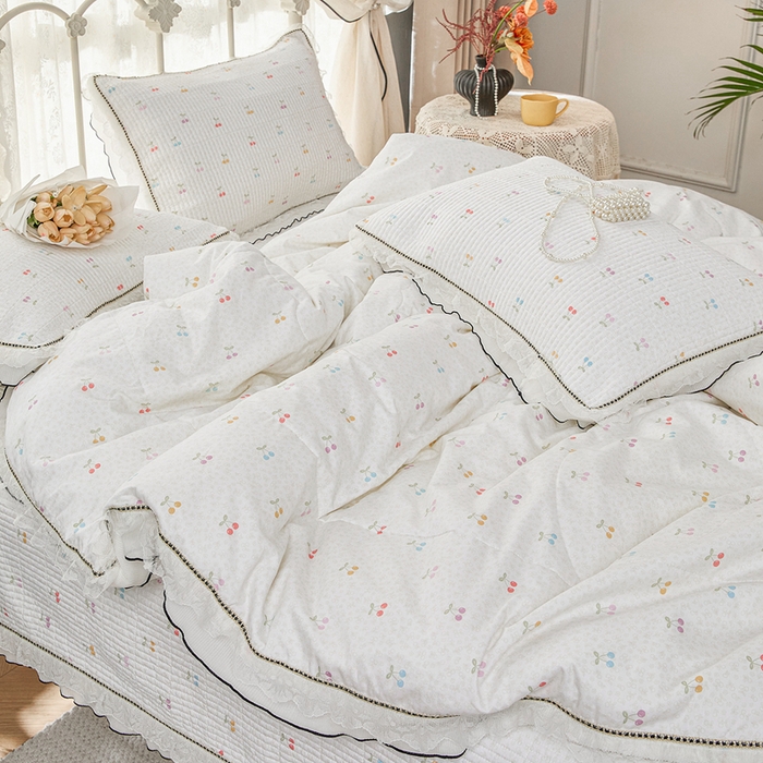 91家纺网 家纺一手货源 找家纺 源舜家纺 2026新款全棉斜纹花边床盖多功能被子四件套 小樱桃-米