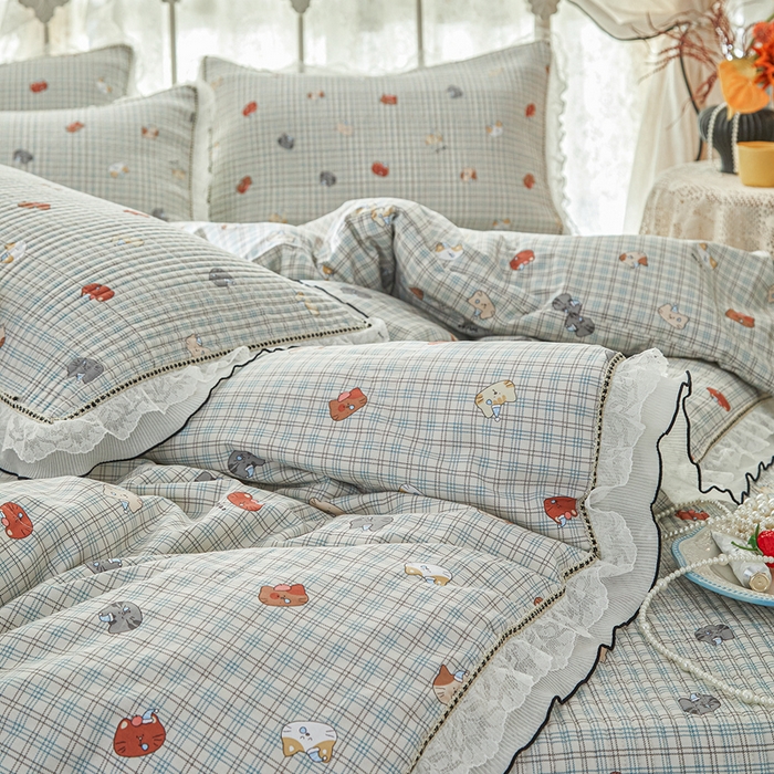 91家纺网 家纺一手货源 找家纺 源舜家纺 2026新款全棉斜纹花边床盖多功能被子四件套 幸福咪咪-蓝