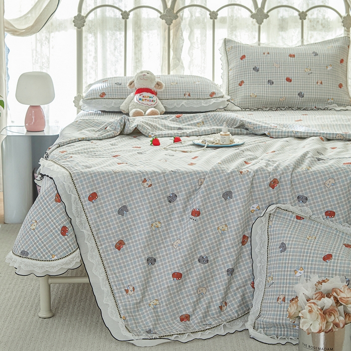 91家纺网 家纺一手货源 找家纺 源舜家纺 2026新款全棉斜纹花边床盖多功能被子四件套 幸福咪咪-蓝