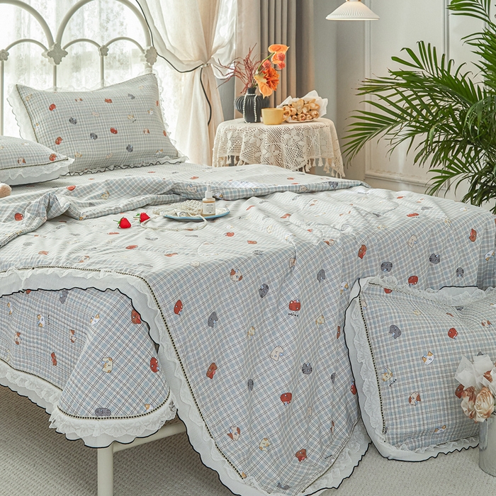 91家纺网 家纺一手货源 找家纺 源舜家纺 2026新款全棉斜纹花边床盖多功能被子四件套 幸福咪咪-蓝