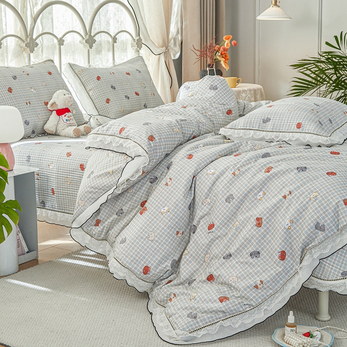 91家纺网 家纺一手货源 找家纺 源舜家纺 2026新款全棉斜纹花边床盖多功能被子四件套 幸福咪咪-蓝