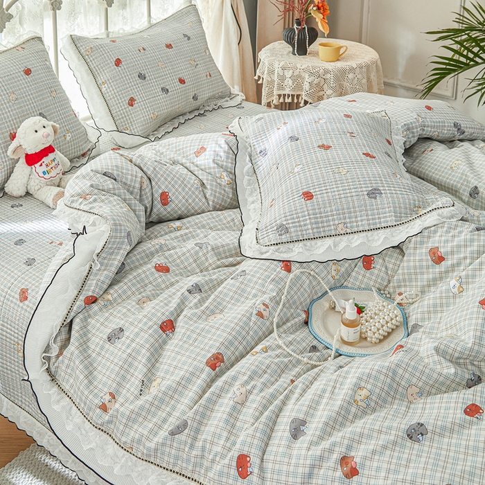 91家纺网 家纺一手货源 找家纺 源舜家纺 2026新款全棉斜纹花边床盖多功能被子四件套 幸福咪咪-蓝