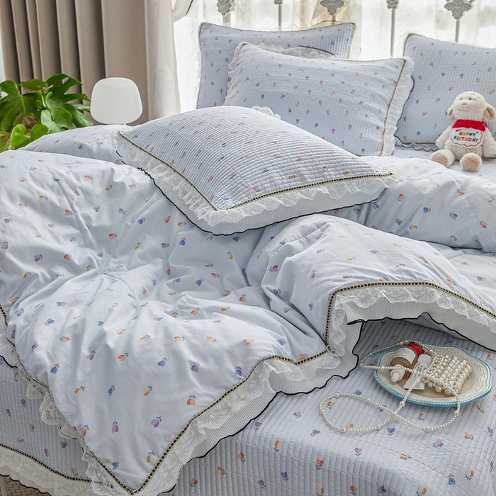 91家纺网 家纺一手货源 找家纺 源舜家纺 2026新款全棉斜纹花边床盖多功能被子四件套 渲染小花-兰