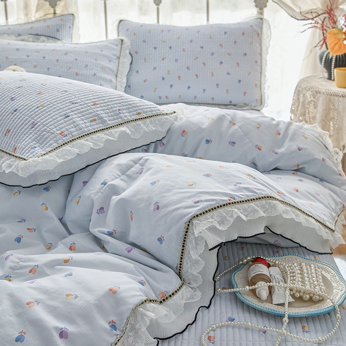 91家纺网 家纺一手货源 找家纺 源舜家纺 2026新款全棉斜纹花边床盖多功能被子四件套 渲染小花-兰