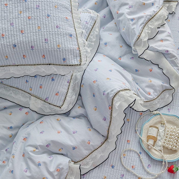 91家纺网 家纺一手货源 找家纺 源舜家纺 2026新款全棉斜纹花边床盖多功能被子四件套 渲染小花-兰