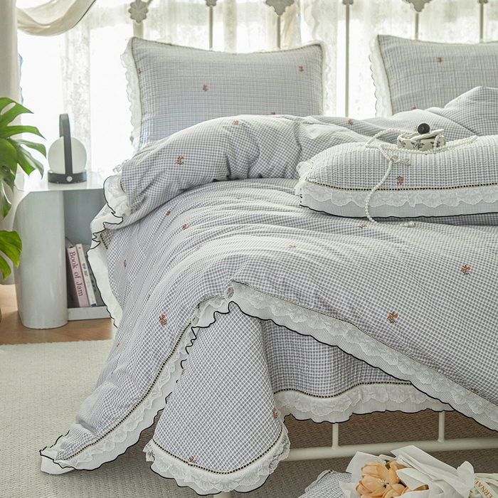 91家纺网 家纺一手货源 找家纺 源舜家纺 2026新款全棉斜纹花边床盖多功能被子四件套 动感方块-灰