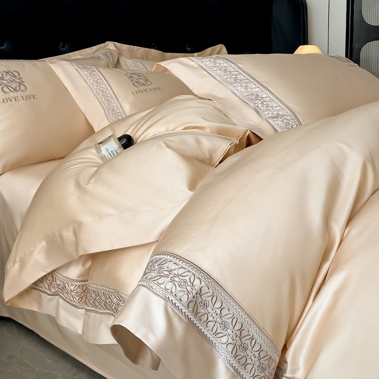 91家纺网 家纺一手货源 找家纺 置顶家纺 2025新款刺绣亲肤磨毛四件套-兰迪系列 兰迪-奶咖色