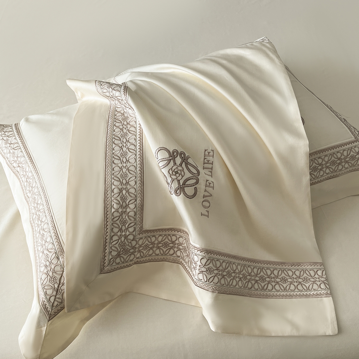 91家纺网 家纺一手货源 找家纺 置顶家纺 2025新款刺绣亲肤磨毛四件套-兰迪系列 兰迪-奶昔白