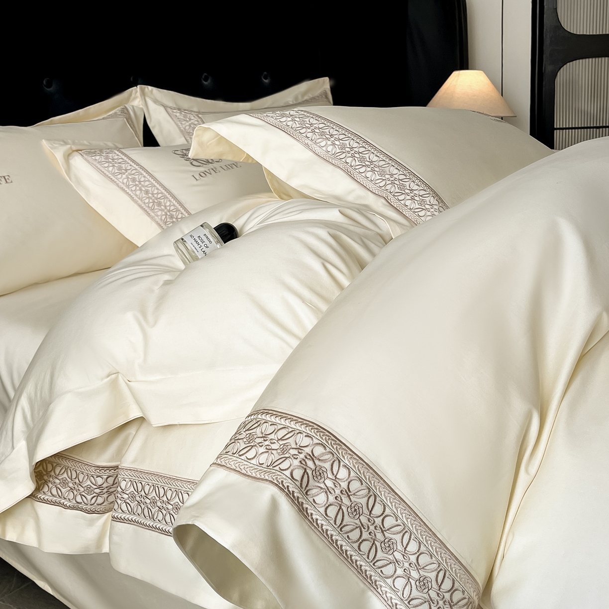 91家纺网 家纺一手货源 找家纺 置顶家纺 2025新款刺绣亲肤磨毛四件套-兰迪系列 兰迪-奶昔白