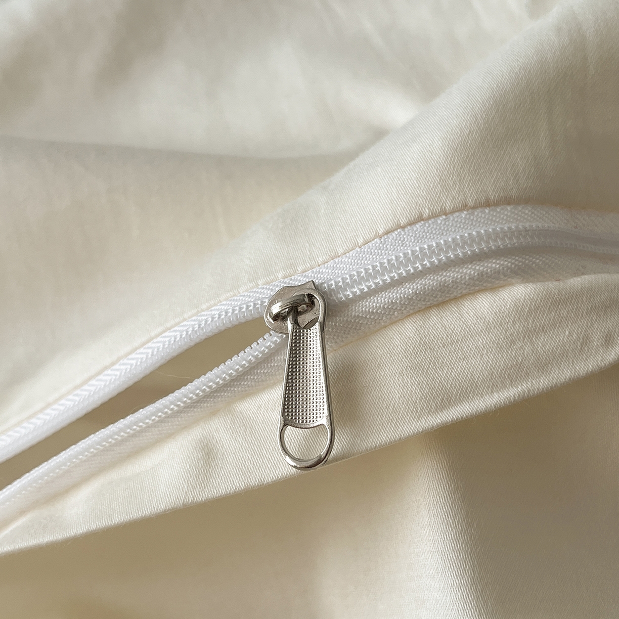 91家纺网 家纺一手货源 找家纺 置顶家纺 2025新款刺绣亲肤磨毛四件套-兰迪系列 兰迪-奶昔白