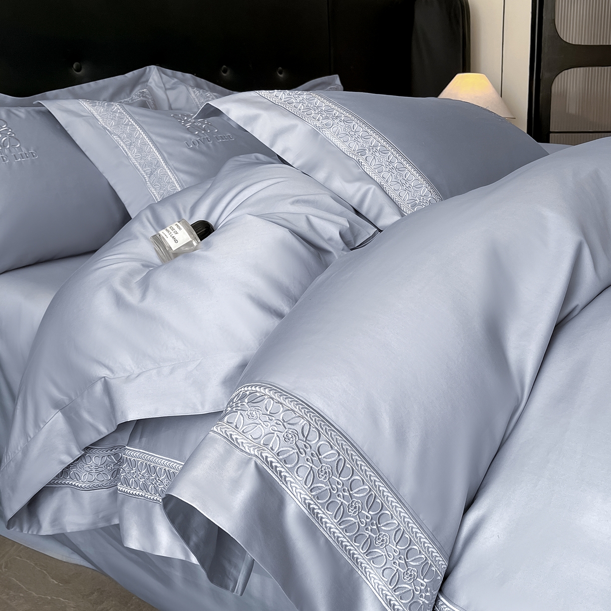 91家纺网 家纺一手货源 找家纺 置顶家纺 2025新款刺绣亲肤磨毛四件套-兰迪系列 兰迪-玛瑙灰