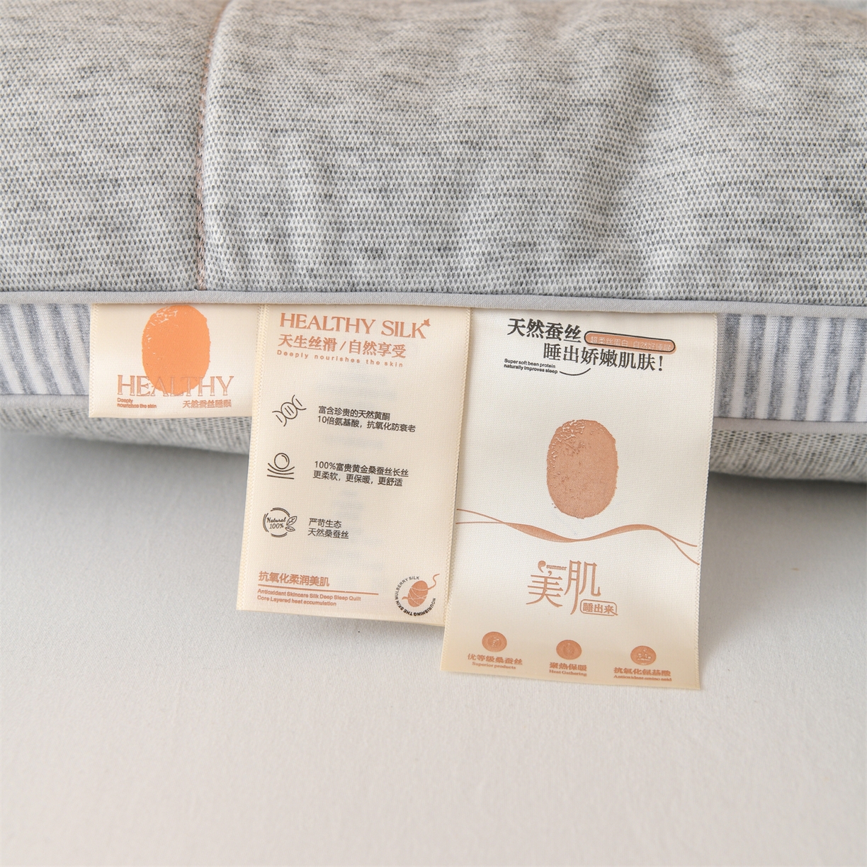 91家纺网 家纺一手货源 找家纺 仁宇枕业 2025新款新品抗氧化柔润美肌桑蚕丝枕头枕芯 抗氧化柔润美肌桑蚕丝枕-灰色
