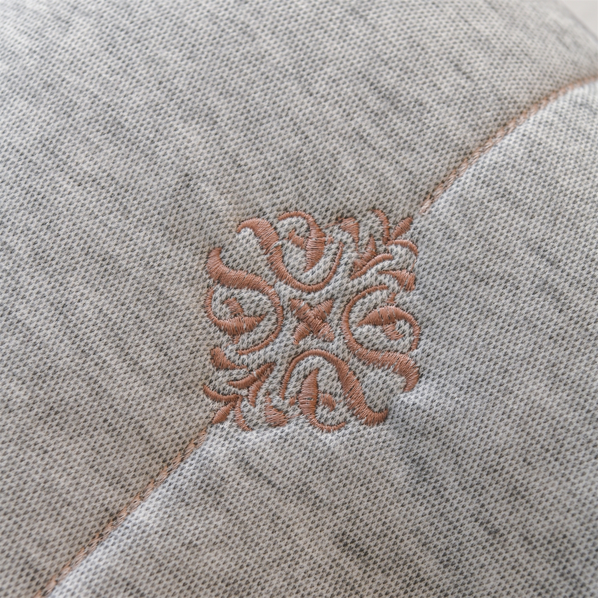 91家纺网 家纺一手货源 找家纺 仁宇枕业 2025新款新品抗氧化柔润美肌桑蚕丝枕头枕芯 抗氧化柔润美肌桑蚕丝枕-灰色