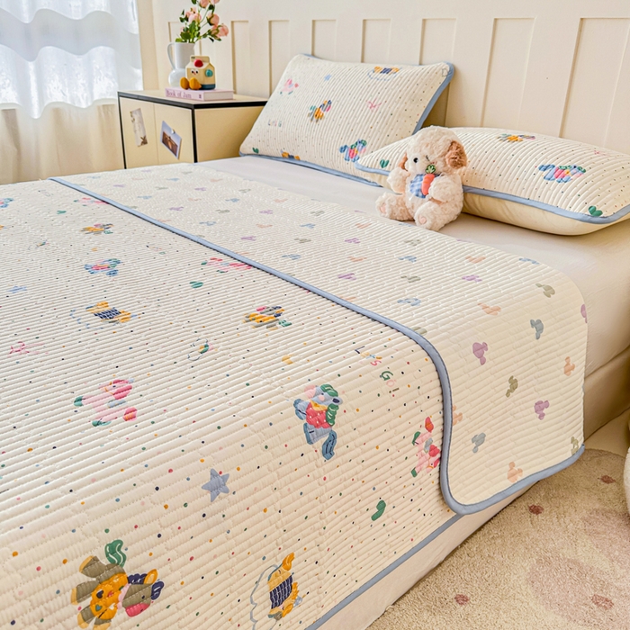 91家纺网 家纺一手货源 找家纺 2026新款13070单面全棉绗缝床盖三件套 彩虹木马