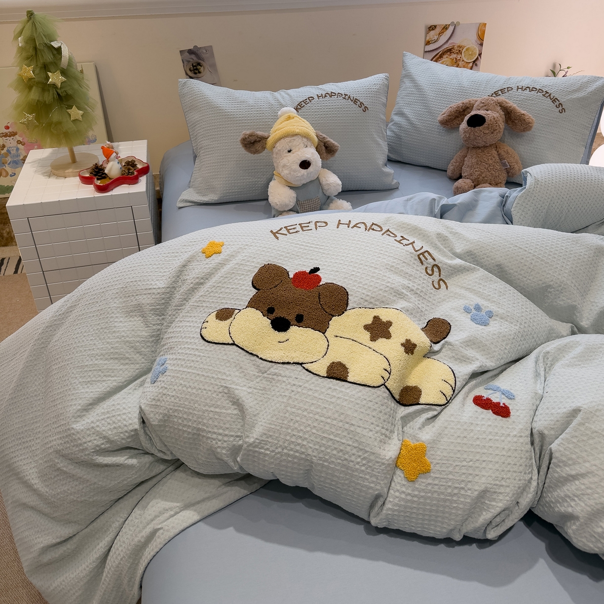 91家纺网 家纺一手货源 找家纺 雅居纺家纺 2026新款全棉华夫格毛巾绣四件套 蓝色趴趴狗