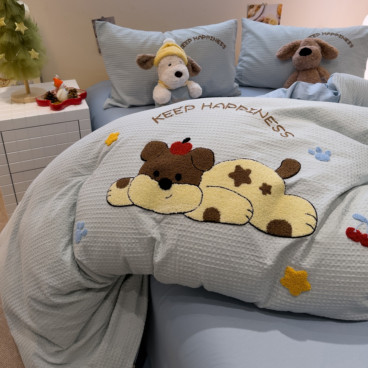 91家纺网 家纺一手货源 找家纺 雅居纺家纺 2026新款全棉华夫格毛巾绣四件套 蓝色趴趴狗