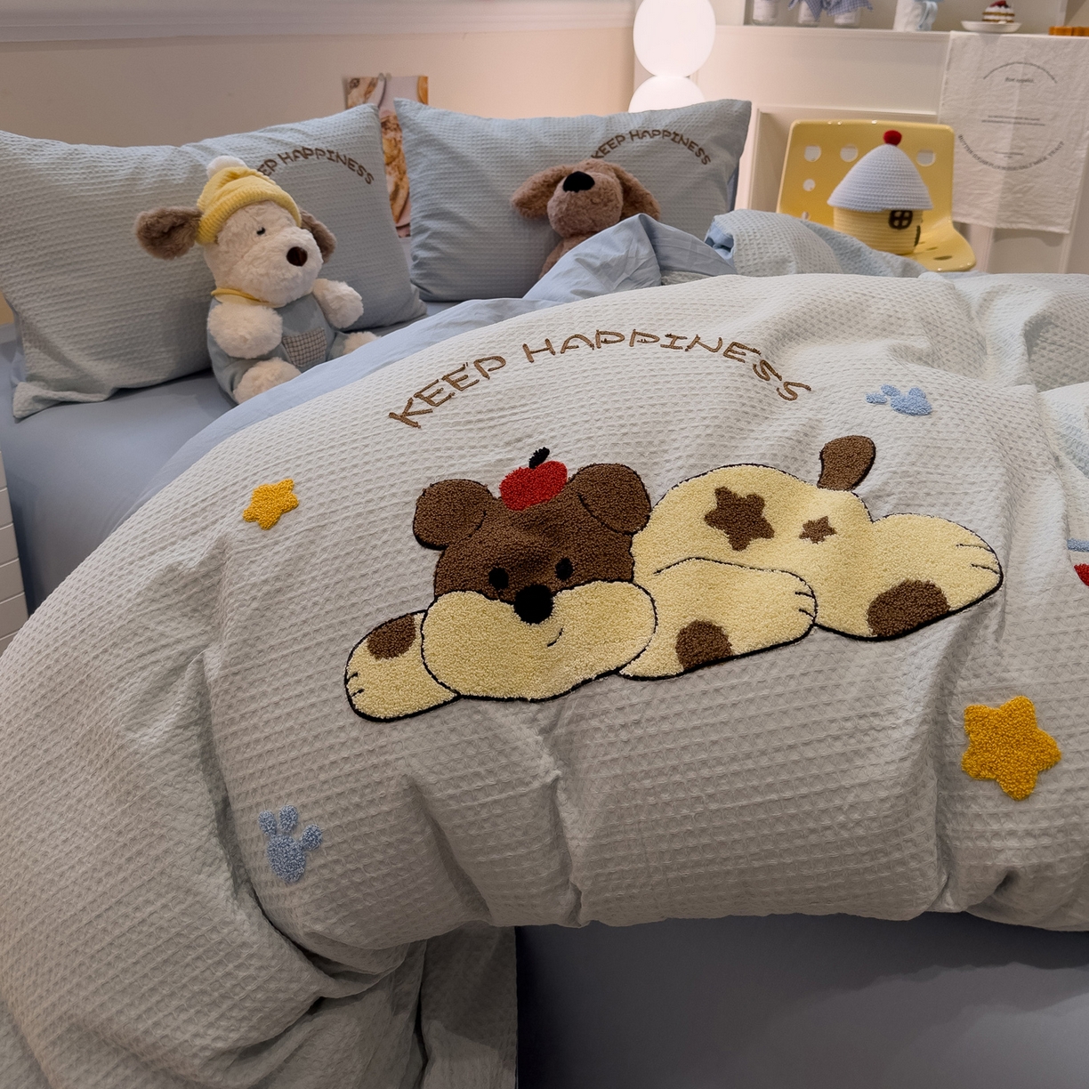 91家纺网 家纺一手货源 找家纺 雅居纺家纺 2026新款全棉华夫格毛巾绣四件套 蓝色趴趴狗