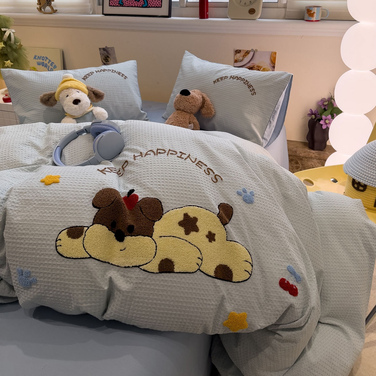 91家纺网 家纺一手货源 找家纺 雅居纺家纺 2026新款全棉华夫格毛巾绣四件套 蓝色趴趴狗