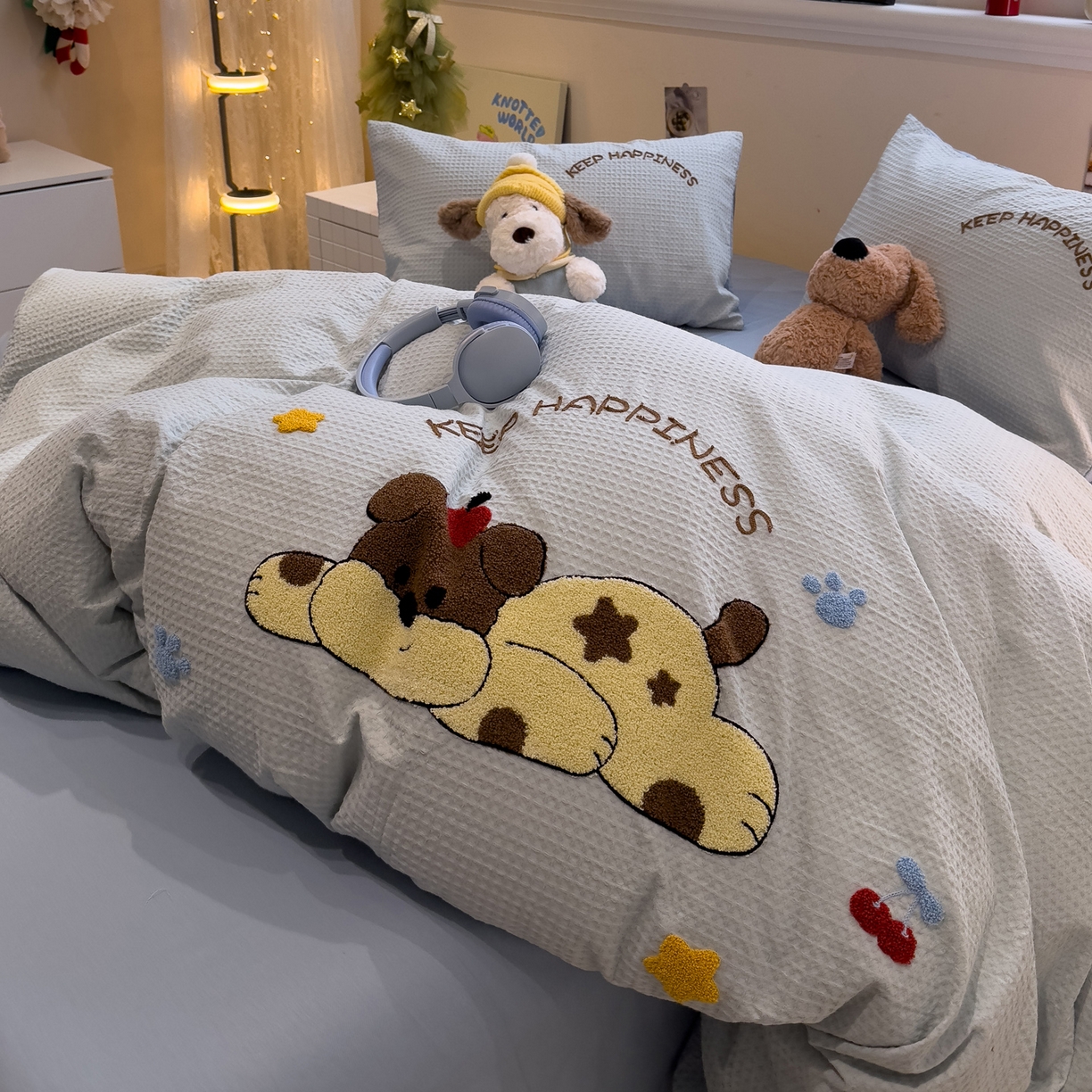 91家纺网 家纺一手货源 找家纺 雅居纺家纺 2026新款全棉华夫格毛巾绣四件套 蓝色趴趴狗