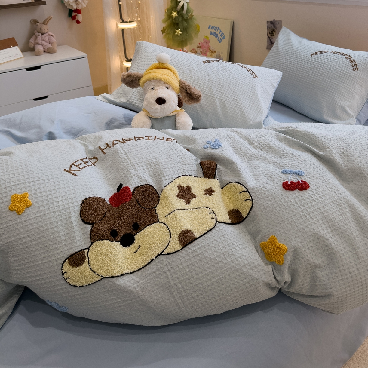 91家纺网 家纺一手货源 找家纺 雅居纺家纺 2026新款全棉华夫格毛巾绣四件套 蓝色趴趴狗