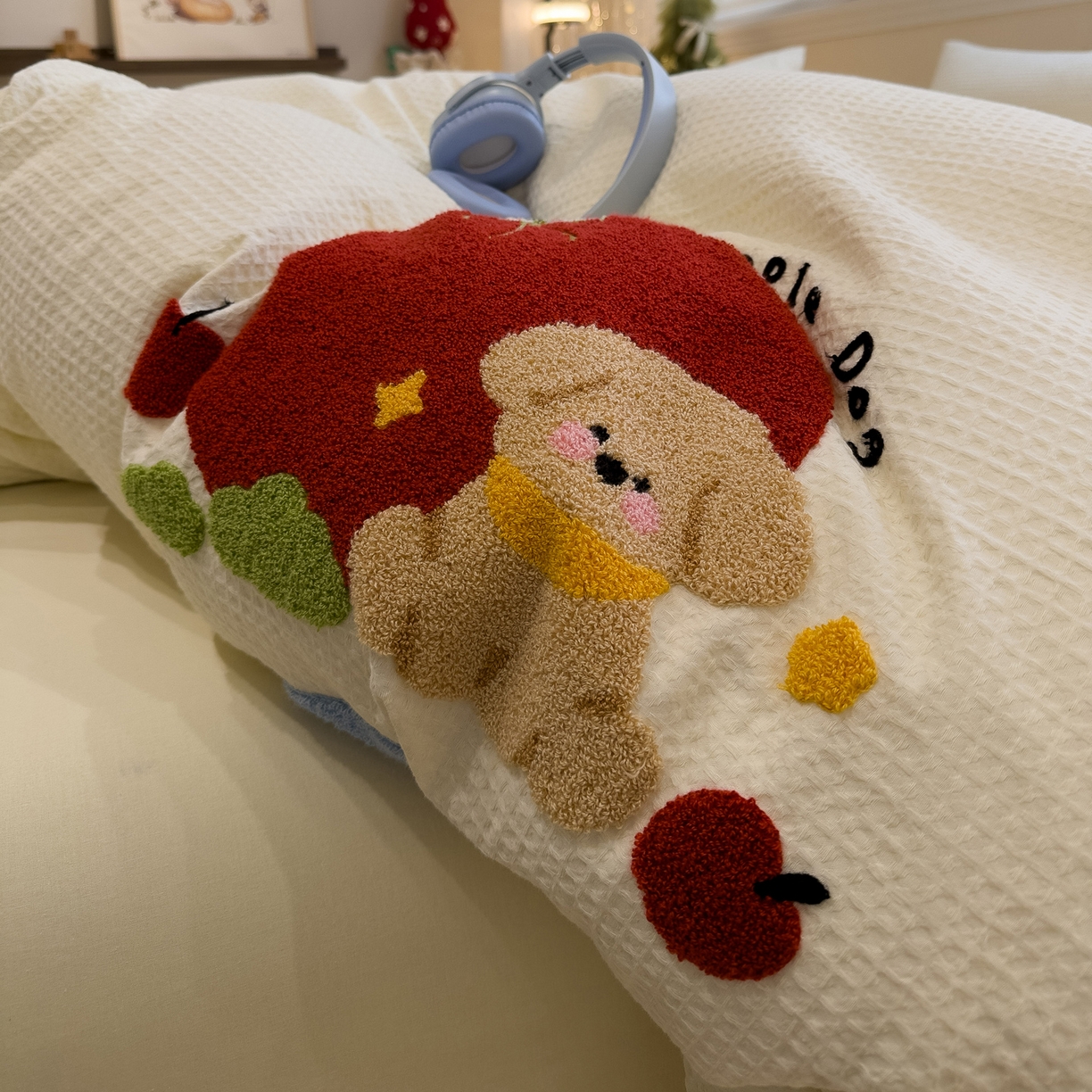 91家纺网 家纺一手货源 找家纺 雅居纺家纺 2026新款全棉华夫格毛巾绣四件套 米黄苹安狗