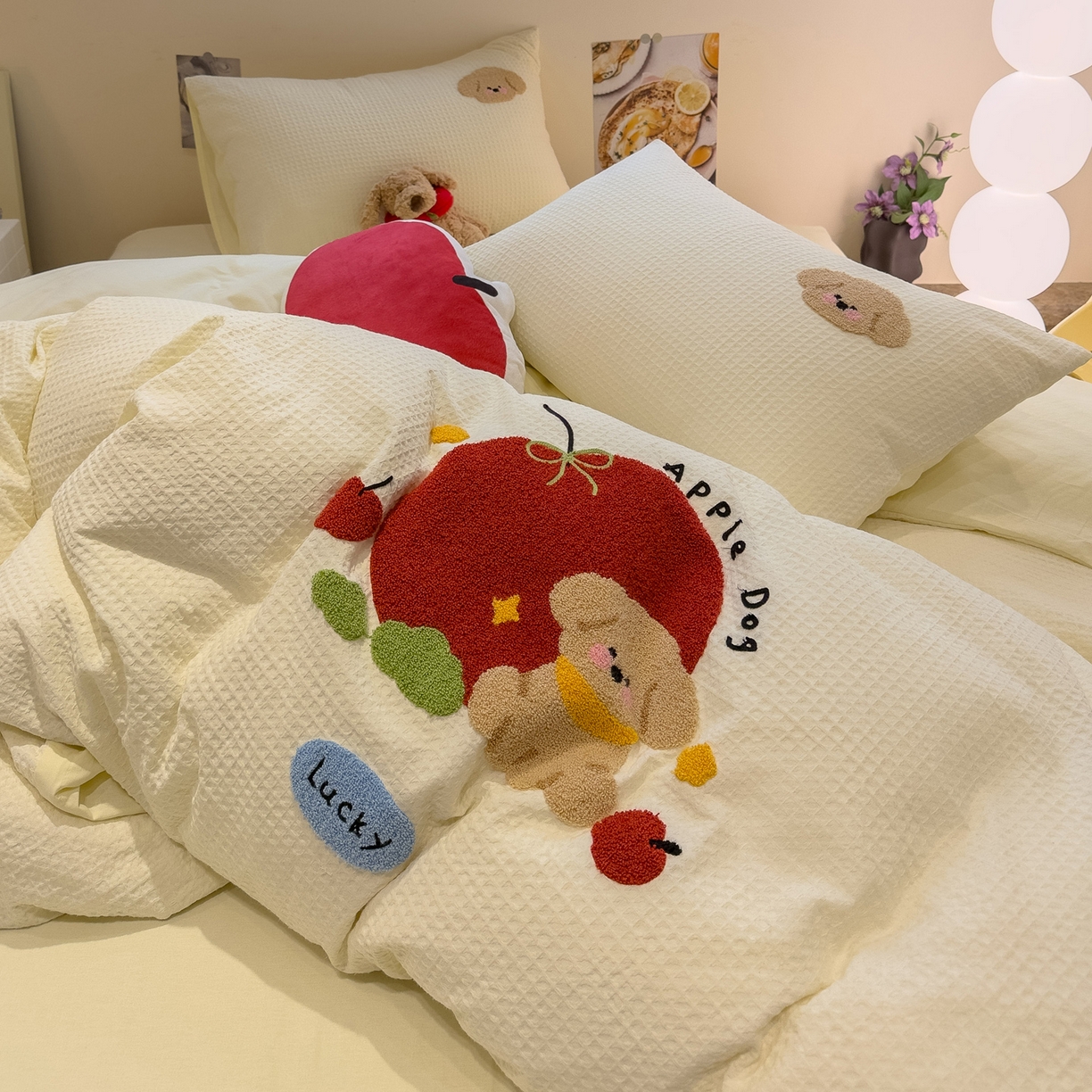 91家纺网 家纺一手货源 找家纺 雅居纺家纺 2026新款全棉华夫格毛巾绣四件套 米黄苹安狗